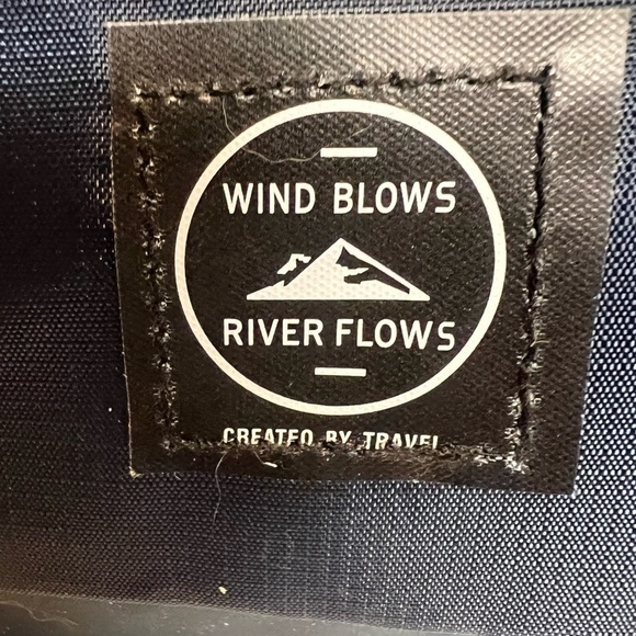 WIND BLOWS RIVER FLOWS LARGE DUFFLE LUGGAGE - Picture 12 of 12